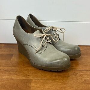 Dr marten mimi wedge booties in taupe/gray size 8 lace up